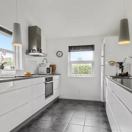 4 Bedroom Amazing In Haderslev * Flovt